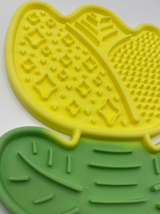 Chenpet Hot Selling Flower Design Silicone Pet Licki Mats