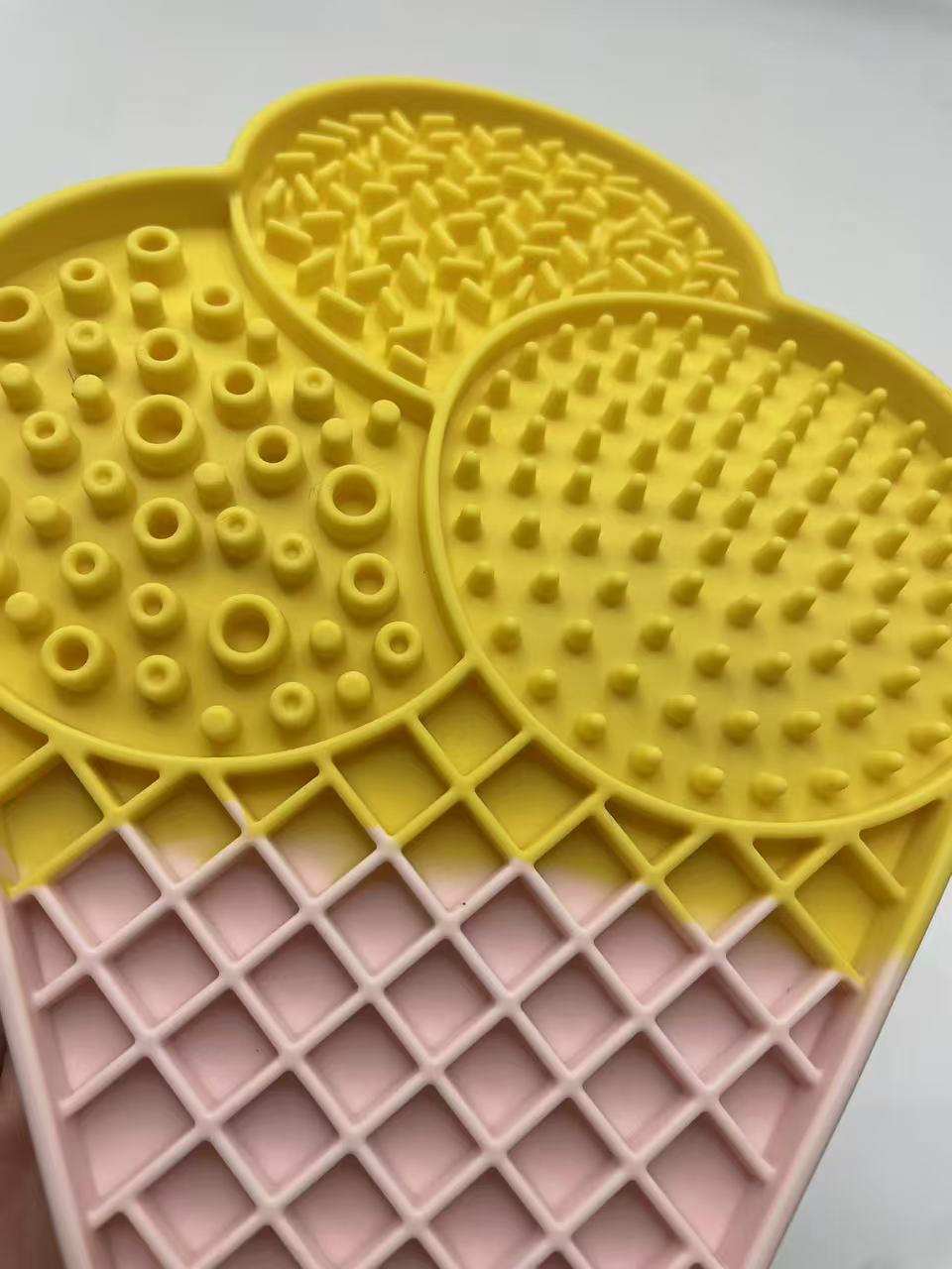 Chenpet Hot Selling Ice Gream Silicone Pet Mats