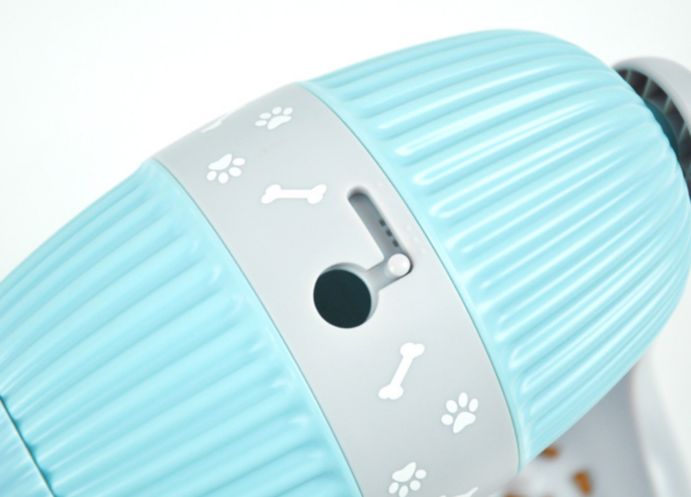 Chenpet Wholesale TPR Slower Feeder Pet New Rolling Bucket Feeder