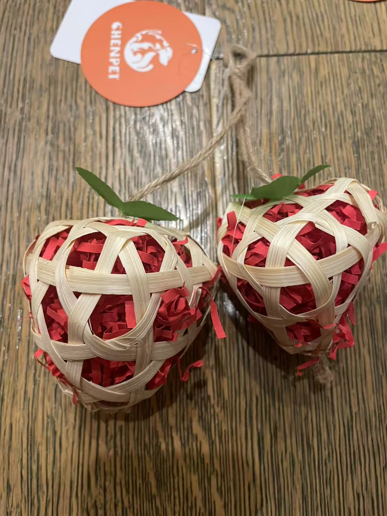Chenpet Wholesale Natural Strawberry Design Small Pet Toys