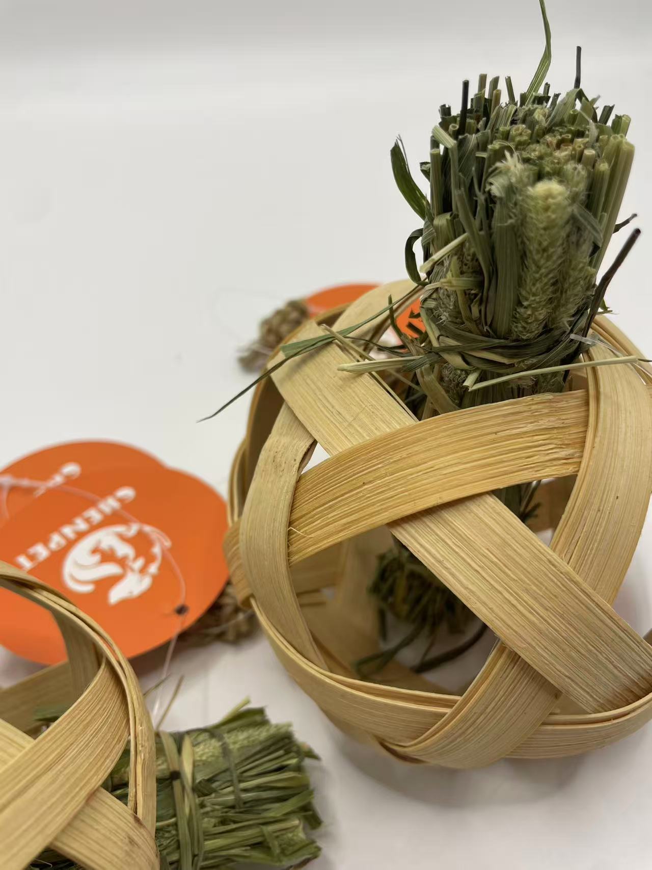 Chenpet Natural Ball Small Pets Chewing Grass Toys