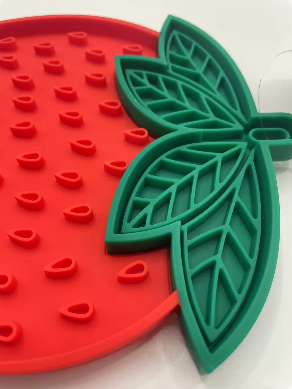 Chenpet Customized Silicone Strawberry  Pet Licki Mats