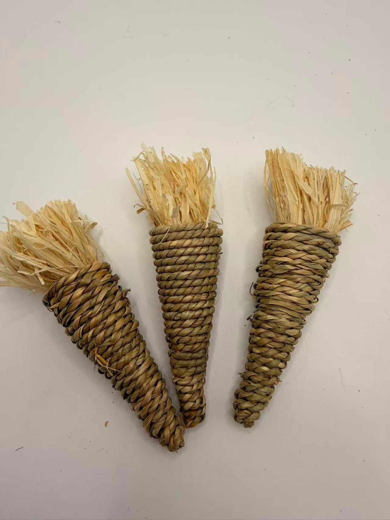 Chenpet Carrot Design Grass Small Pet Chewing Toys