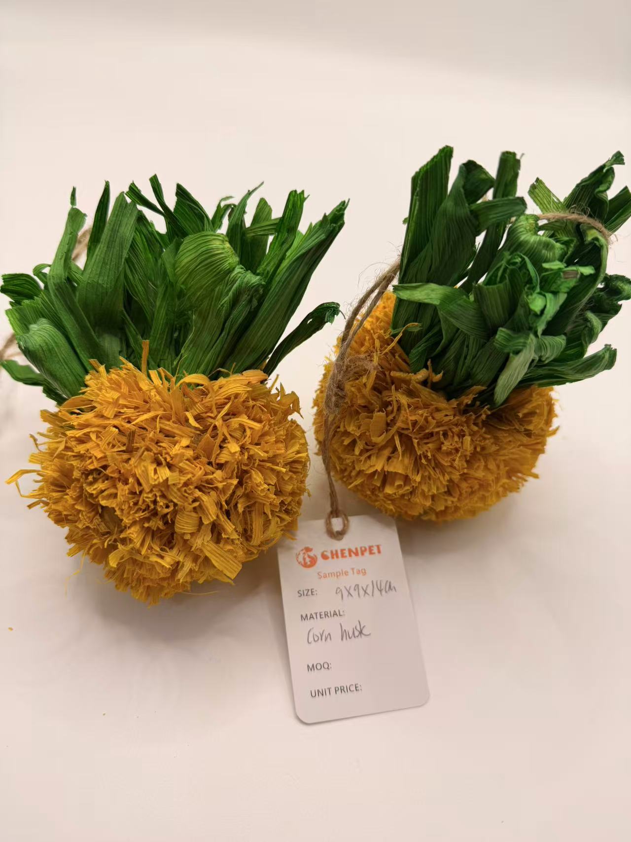 Chenpet Manufacturer Corn Husk Pineapple Design Small Pets Toys